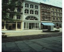Facade of the Cast Iron Façade / Coomb's Old English Shoe Store showing its distinctive cast-iron facade, extending the full, four-storey height of the building.; Parks Canada Agency / Agence Parcs Canada, n.d.