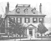 Vue générale de l'Édifice-de-l'Amirauté qui montre la pierre taillée ayant servi à sa construction.; Parks Canada Agency / Agence Parcs Canada.