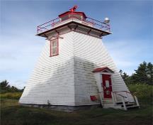Vue en angle du phare de Coldspring Head, 2008.; Kraig Anderson - lighthousefriends.com