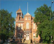 View of the façade of the Former Prince Albert City Hall, showing the main entrance, 1980.; Parks Canada Agency \ Agence Parcs Canada, 1980.