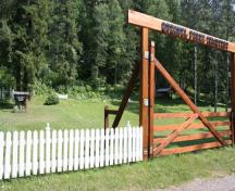Quesnel Forks cemetery gate, 2000. Photographer: Marie Elliott; BC Heritage Branch, courtesy Marie Elliott