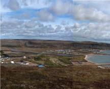 Vue de la rive ouest de Blanc-Sablon délimitant la région d'étude archéologique, 2005.; Parks Canada Agency / Agence Parcs Canada; Laura-Lee Bolger, 2005