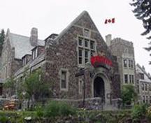 Vue extérieur de l'édifice d'administration; Parks Canada Agency / Agence Parcs Canada