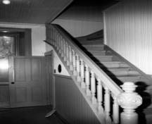 Vue de l'intérieur du Bureau de la Gilmour and Hughson Limited, qui montre l’escalier ouvert, 1991.; Parks Canada Agency / Agence Parcs Canada, Jocelyne Cossette, 1991.