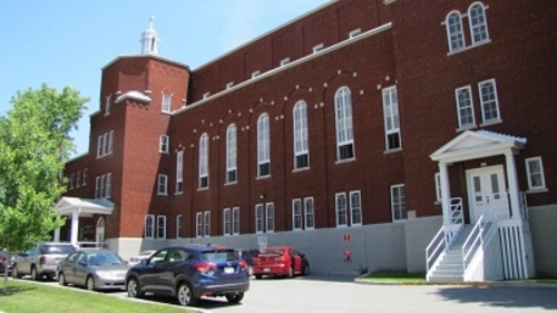 Façade sur la rue Laurier