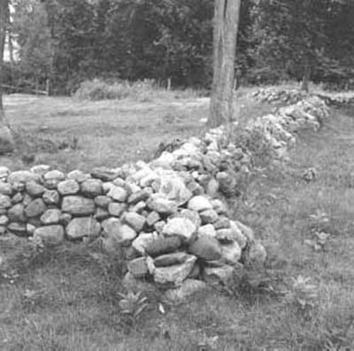 walls that outline the fort, 1920
