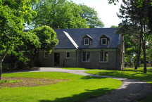 Vue du centre des visiteurs au LHNC du Fort-Malden.; Parks Canada Agency / Agence Parcs Canada, 2009
