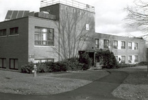 Vue en angle du Laboratoire de géophysique, no 3, 1993.; Agence Parcs Canada, Parks Canada Agency, Fern Graham, 1993.