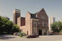 Vue en angle de la caserne de pompiers Balmoral, 1992.; Parks Canada Agency/Agence Parcs Canada, 1992.