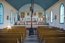 Interior view of Batoche showing its hall-plan design, with six Gothic-style windows along each side wall of the nave, 2007.; Parks Canada Agency / Agence Parcs Canada, David Venne, 2007.