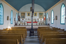 Interior view of Batoche showing its hall-plan design, with six Gothic-style windows along each side wall of the nave, 2007.; Parks Canada Agency / Agence Parcs Canada, David Venne, 2007.
