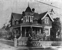 Exterior view of 1702 Fernwood Road, c. 1910s; City of Victoria Archives: CVA 97905-02-4818