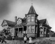 Exterior view of 223 Robert Street, c.1918.; City of Victoria Archives, 1984: CVA 98406-35-1992