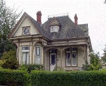 Exterior view of 613 Avalon Road, 2000; Victoria Heritage Foundation, Ian Henderson, 2005