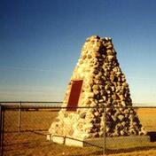 View of HSMBC plaque and cairn.; Parks Canada / Parcs Canada, 1989