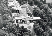 Aerial view of Rideau Hall, showing the relationship of the building to its grounds, which have their own intrinsic value, 1977.; Government House / Résidence du Gouverneur général, 1977.