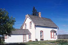General view of the rear of the Commanding Officer’s Residence showing the decorative gable-end trefoils and bargeboard, bay window, and decorative treatment of structural openings, 2003.; Parks Canada | Parcs Canada, M. Fieguth, 2003.