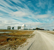 Operations sector of FOX-M Hall Beach set in a tundra landscape; Canada, Défense nationale | National Defense, unité de photos | Photo Unit, ISC86-753