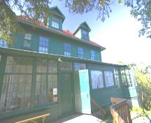 Grenfell House view of front facade with sunroom, St. Anthony, NL.; Grenfell Historic Properties/Rolf Hicker 2005