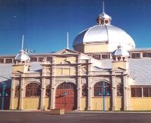 Photo prise de l'extérieur; Parks Canada / Parcs Canada, 1995