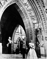 King George VI and Queen Elizabeth at the Parliament Buildings, 1939, LAC C-017440 / Le roi Georges VI et la reine Elizabeth sur la colline du Parlement, 1939, BAC C-017440