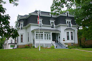 Beaverbrook House / La maison Beaverbrook, PNB, 2002