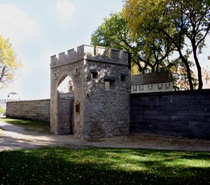 Upper-Fort-Garry-Gate